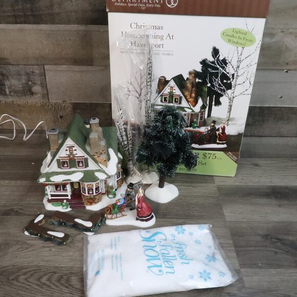 Dept 56 Christmas Homecoming At Havenport Lighted Holiday Set - Picture 1 of 11